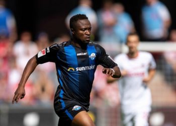 Bernard Tekpetey scores in Paderborn’s heavy win over Greuther Fürth
