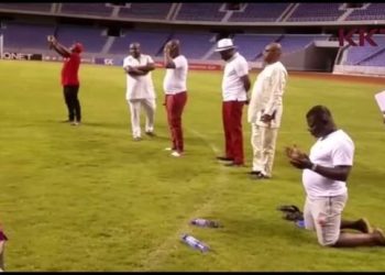 Watch Video: Kotoko chief Dr. Kwame Kyei kneels down and prays ‘powerfully’ for win over ZESCO United