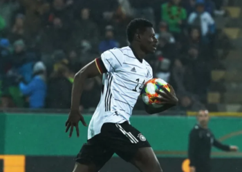 Ragnar Ache scores on German U21 debut