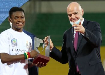 Sensational kid Abdul Fatawu Issahaku wins Discovery Player of The Year Award
