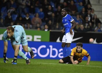 Joseph Paintsil ‘mocks’ KV Mechelen goalkeeper Gaëtan Coucke after punishing him in Genk victory