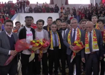 Ghanaian midfielder Mensah interacts with students at Anatolian High School