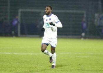 Auxerre manager praises Elisha Owusu after making debut