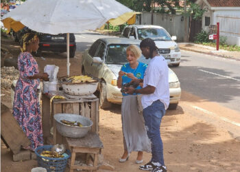 Black Stars goalkeeper Ati-Zigi spotted buying roasted plantain on the streets of Accra with Swiss Ambassador to Ghana