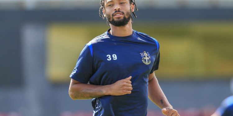 EDITORIAL USE ONLY No use with unauthorised audio, video, data, fixture lists (outside the EU), club/league logos or 'live' services. Online in-match use limited to 45 images (+15 in extra time). No use to emulate moving images. No use in betting, games or single club/league/player publications/services.
Mandatory Credit: Photo by Jez Tighe/ProSports/Shutterstock (13135535w)
Kwame Thomas (39) of Sutton United in the warm up session  during the EFL Sky Bet League 2 match between Grimsby Town FC and Sutton United at Blundell Park, Grimsby
Grimsby Town FC v Sutton United, EFL Sky Bet League 2 - 20 Aug 2022