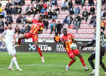 Bernard Mensah reacts after scoring in Kayserispor win against Umraniyespor