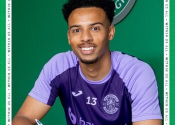 Ghanaian goalkeeper Jojo Wollacott completes move to Scottish side Hibernian FC