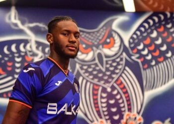 Istanbul Basaksehir unveils new signing Jerome Opoku [PHOTOS]