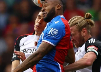 Jordan Ayew in action as Crystal Palace draw goalless with Fulham