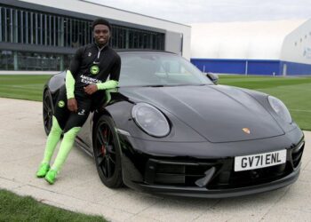 Tariq Lamptey wins Brighton’s Player of the Month for October, receives Porsche Centre Mid-Sussex