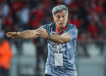Simba SC sack coach Roberto Oliveira after massive defeat against Young Africans
