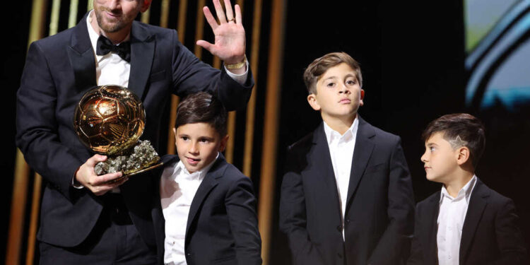 PARIS, FRANCE - OCTOBER 30: Lionel Messi and sons Thiago Messi, Mateo Messi Roccuzzo and Ciro Messi Roccuzz attend the 67th Ballon D'Or Ceremony at Theatre Du Chatelet on October 30, 2023 in Paris, France. (Photo by Pascal Le Segretain/Getty Images)