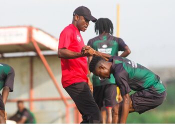 BREAKING NEWS: Irate Asante Kotoko fans storm Adako Jachie to halt training, demand coach Prosper Ogum’s dismissal