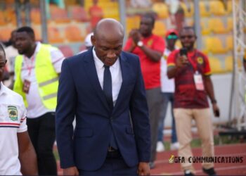 ”Show respect to the fans and bow out” – Coach Opeele advises Kotoko coach Ogum to resign