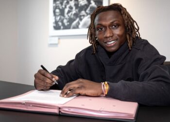 Ghanaian teen Emmanuel Gyamfi signs first professional contract with Schalke 04