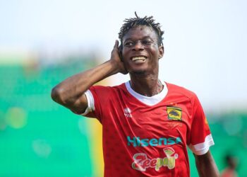 Asante Kotoko coach Prosper Narteh Ogum applauds Enoch Morrison as a stellar player