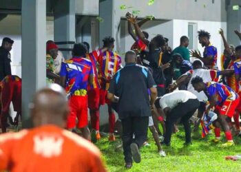 Hearts of Oak fans shower players with money after win over Bechem United