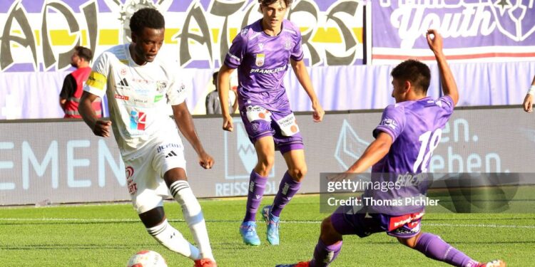 VIENNA, AUSTRIA - AUGUST 11: David Atanga of Wolfsberger AC, Konstantin Aleksa and Matteo Perez Vinloef  of Austria Wien during the Admiral Bundesliga match between  FK Austria Wien and RZ Pellets WAC at Generali Arena on August 11, 2024 in Vienna, Austria. (Photo by Thomas Pichler/SEPA.Media /Getty Images)