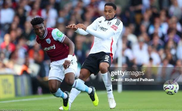 LONDON, ENGLAND - SEPTEMBER 14: Mohammed Kudus of West Ham United is challenged by Kenny Tete of Fulham during the Premier League match between Fulham FC and West Ham United FC at Craven Cottage on September 14, 2024 in London, England. (Photo by Richard Pelham/Getty Images)