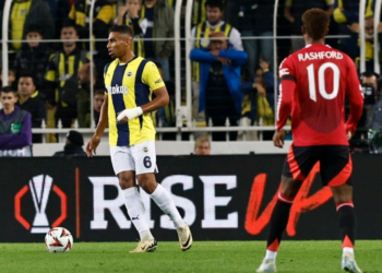 Alexander Djiku features in Fenerbahce’s draw in Europa League against Manchester United