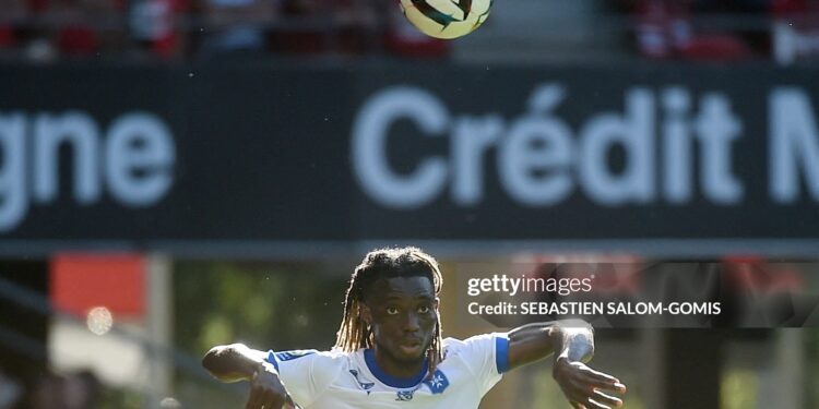 Auxerre's Ghanaian defender Gideon Mensah heads the ball during the French L1 football match between Stade Rennais FC and AJ Auxerre at The Roazhon Park Stadium in Rennes, western France on September 11, 2022. (Photo by Sebastien SALOM-GOMIS / AFP) (Photo by SEBASTIEN SALOM-GOMIS/AFP via Getty Images)