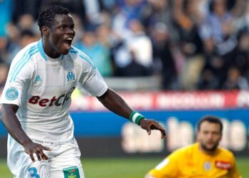 Taye Taiwo inducted into Marseille’s Hall of Fame.