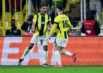 Alexander Djiku scores for Fenerbahce in Europa League defeat to Rangers