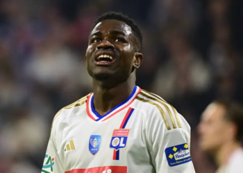 Ernest Nuamah faces lengthy spell out after serious knee injury