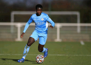 Ex-Man City, Ghanaian midfielder Kwaku Oduroh retires from football at 22