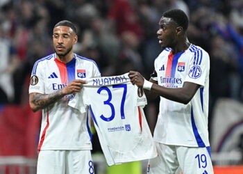 Lyon players show pupport for injured teammate Ernest Nuamah ahead of Manchester United clash