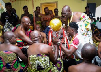 Asante Kotoko present FA Cup trophy to Otumfuo Osei Tutu II after victory over Golden Kick