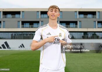 Dean Huijsen Biography, Age, Height, Net Worth, Girlfriend, Parents, Career Stats, Transfers