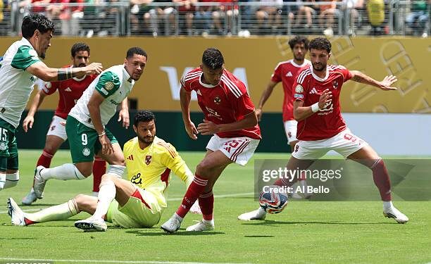 EAST RUTHERFORD, NEW JERSEY - JUNE 19: Achraf Dari, Wessam Abou Ali, and Mohamed Elshenawy #1 of Al Ahly FC look on towards a loose ball during the FIFA Club World Cup 2025 group A match between SE Palmeiras and Al Ahly SC at MetLife Stadium on June 19, 2025 in East Rutherford, New Jersey. (Photo by Al Bello/Getty Images)