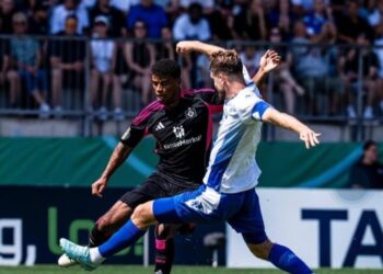 Ransford Königsdörffer scores for Hamburg in DFB Pokal win over Pirmasens