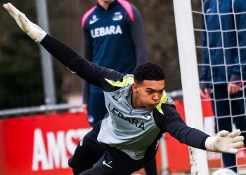 Jayden Owuro shines again with clean sheet as AZ Alkmaar edge Slovan Bratislava