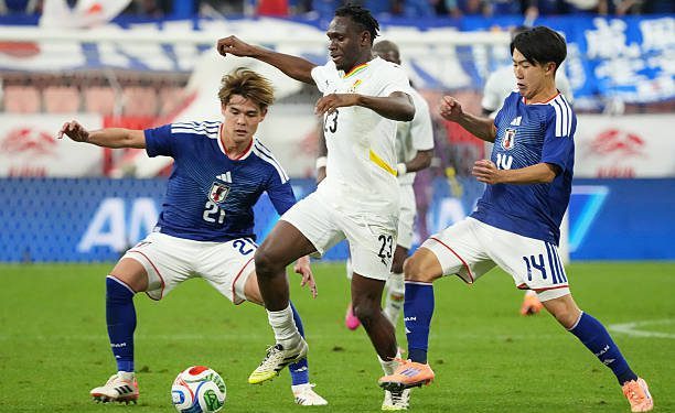TOYOTA, JAPAN - NOVEMBER 14: Kwabena Adu Prince of Ghana (C) controls the ball against Ryunosuke Sato of Japan (R) during the international friendly match between Japan and Ghana at Toyota Stadium on November 14, 2025 in Toyota, Aichi, Japan. (Photo by Koji Watanabe/Getty Images)